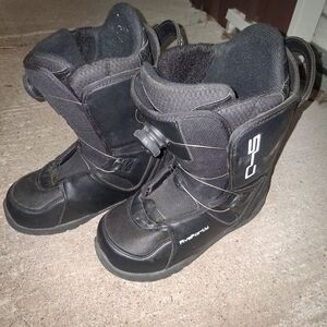 Black Youth Snowboard Boots with Boa-Style Closure